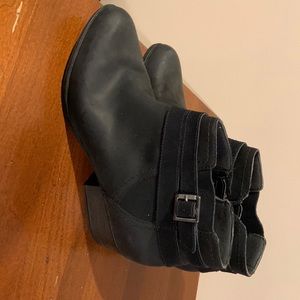 Black shootie, cowboy boot toe.